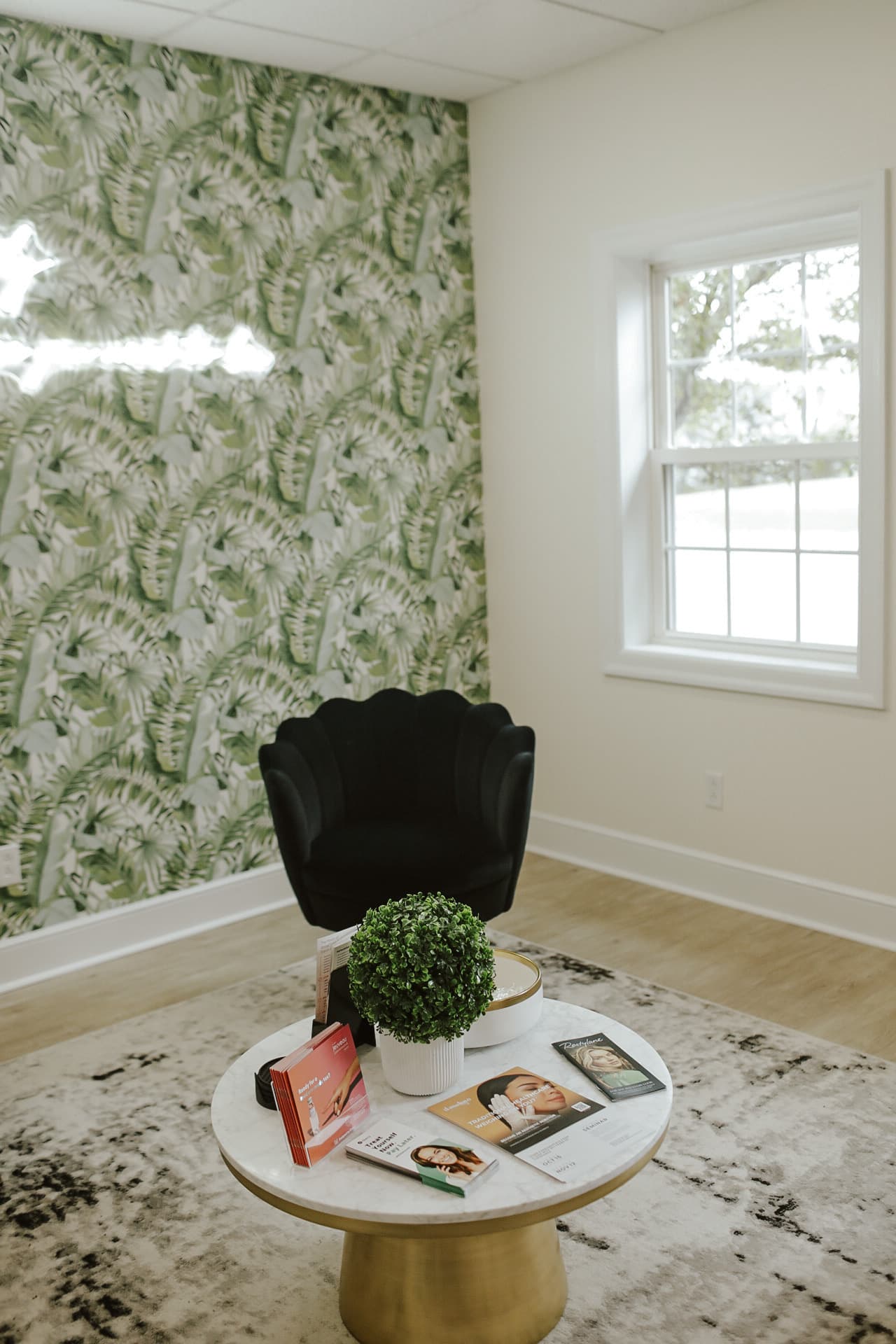 A quiet corner of the Il Mulino waiting room
